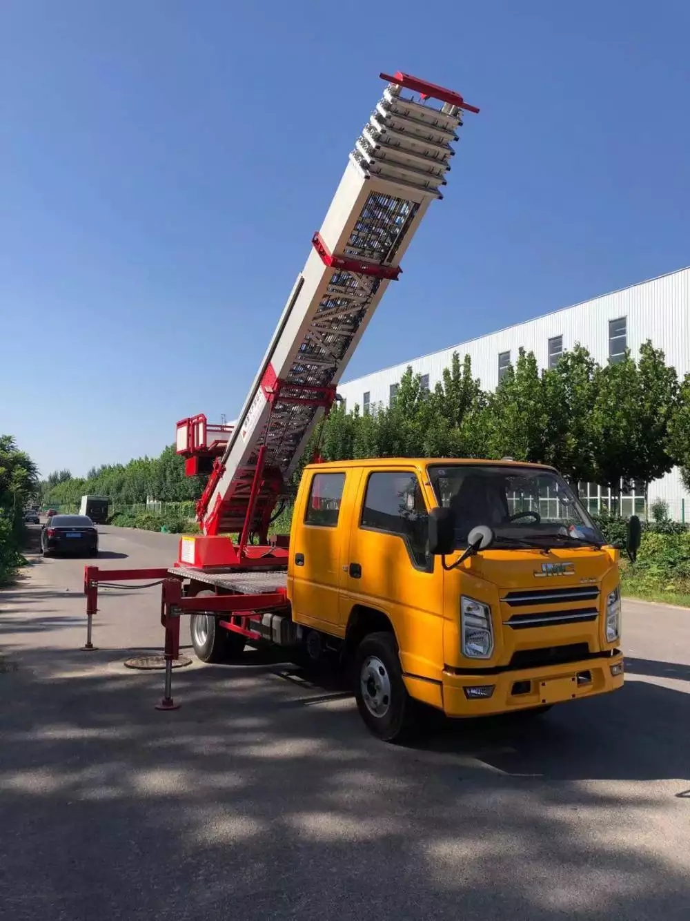 诸城附近的云梯车出租服务：轻松解决高空作业需求