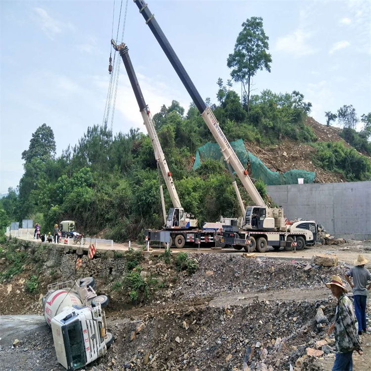 诸城汽车掉沟里叫吊车救援要多少钱