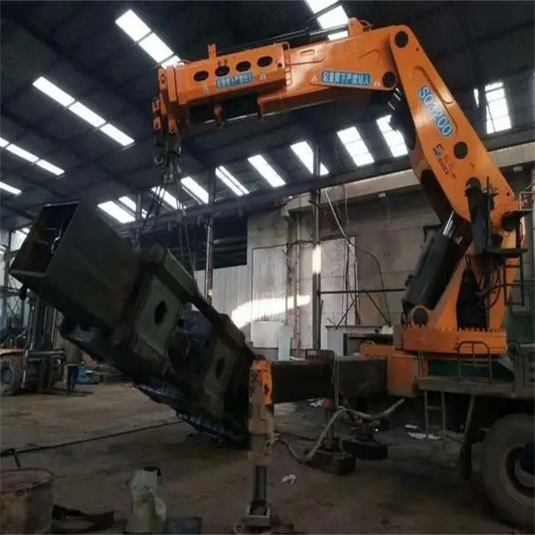 诸城130吨折臂吊车出租吊机租赁附近电话