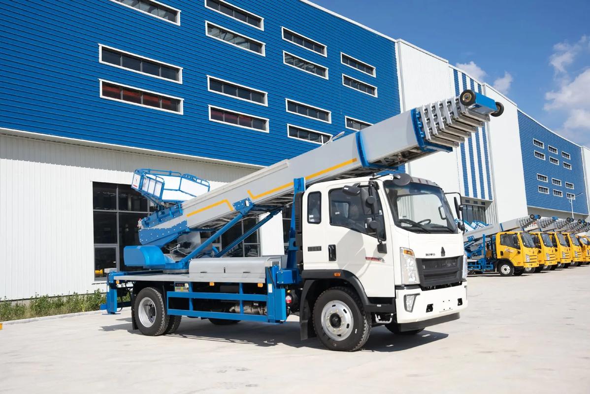 诸城出租云梯车高空作业车 建筑垃圾搬运